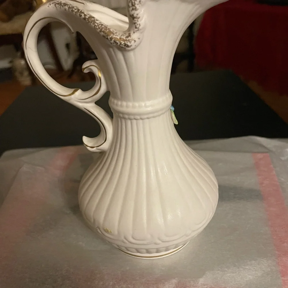 Lovely Victorian Capodimonte Style pitcher/vase - Picture 5 of 9